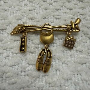 Vintage Danecraft Golfing Brooch Pin Gold Toned